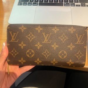 LOUIS VUITTON WALLET ZIPPY MONOGRAM